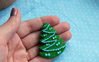 Новогодняя елка-магнит из полимерной глины: сказочный сувенир своими руками!